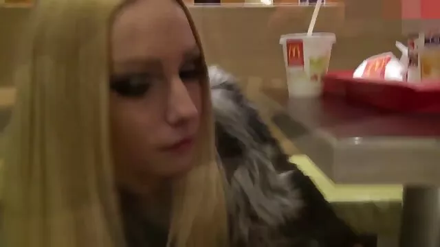 Un ragazzo maturo video da scaricare gratis porno leccare una bionda di L.