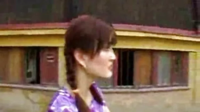 Ragazza fumatori narghilè e molto scaricare video porno eccitato, diffondere le mie gambe e avido armeggia la sua figa