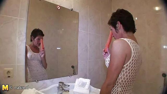 Sesso di giovani amanti in cucina, ragazza, porno video da scaricare gratis capelli castani gemiti e cums