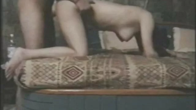 Yaponochka andare nel negozio e cominciò a lascivo lì. In primo luogo, doveva rivelare il suo seno e moderatore toccarla, poi ha fatto un po ' di video porno da scaricare gratuitamente fronte agli ospiti. E poi si tolse completamente le mutandine e allargò le gambe