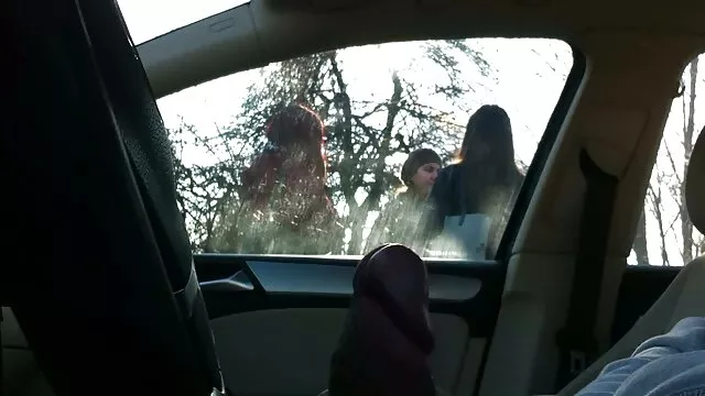 Bellezza sexy in lingerie bianca masturbandosi forte cazzo del ragazzo rendono più forte di più, questo è il modo in cui lei lo sta stimolando prima di film porno da scaricare gratis scopare con lui