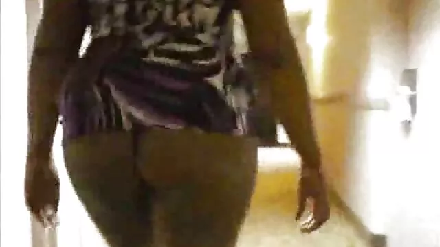Ira succhia un cazzo sulla strada di siti per scaricare film porno casa in ascensore