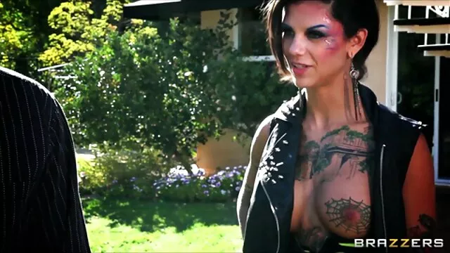 Due brune in una posizione video da scaricare gratis porno 69, leccare fighe e scopare un macho nel culo